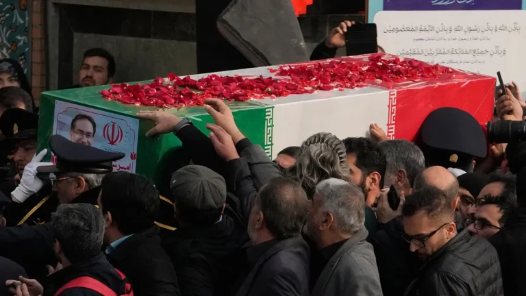 علی لاریجانی کا بدلہ، ایران کے حملوں میں تیزی، عالمی مارکیٹ میں تیل کی قیمتیں بڑھ گئیں