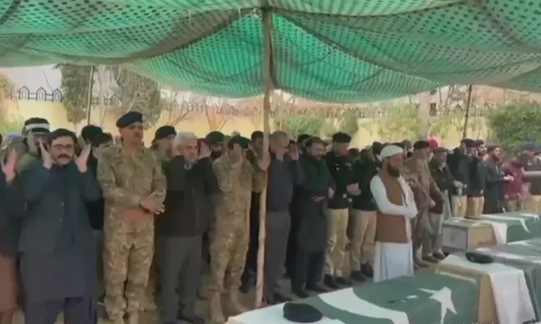 دہشتگردوں کے خلاف کارروائی میں شہید ہونے والے پولیس اہلکاروں کی نماز جنازہ ادا