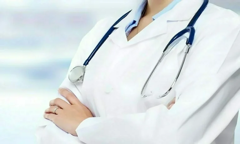 پاکستانی ڈاکٹروں کے لیے خلیجی ملک سے اچھی خبر