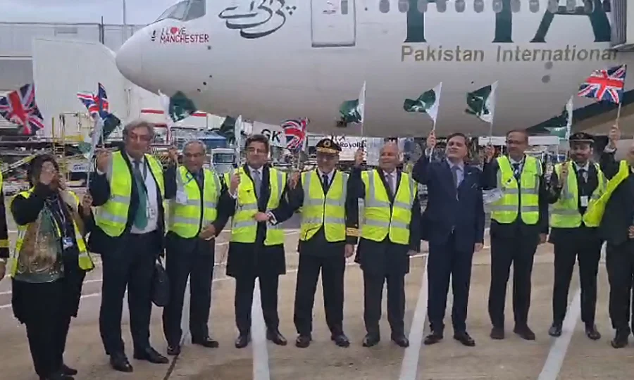 پی آئی اے لندن فلائٹ.webp