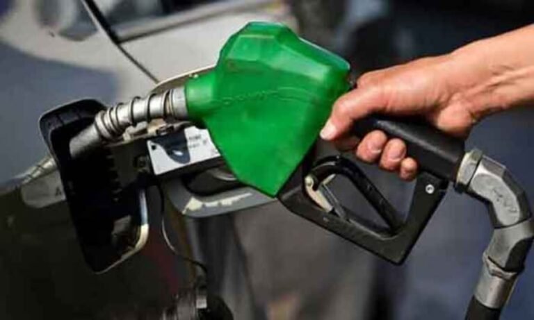 پیٹرول مہنگا اور ڈیزل سستا؛ حکومت نے نئی قیمتیں مقرر کردیں
