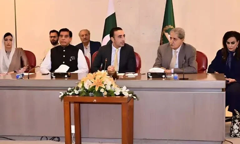 گورنر راج نہ لگاتے تو شاید پورے ملک کا نظام لپٹ جاتا، پیپلز پارٹی اجلاس کی اندرونی کہانی