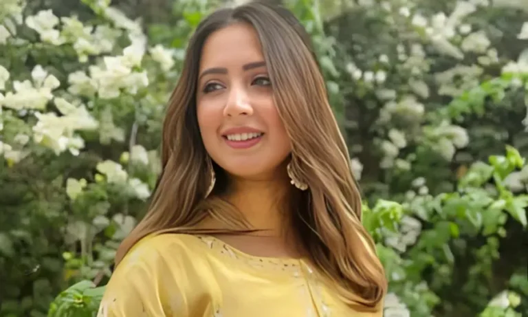 کومل عزیز خان نے شوبز انڈسٹری کو ہمیشہ کے لیے خیرباد کہہ دیا