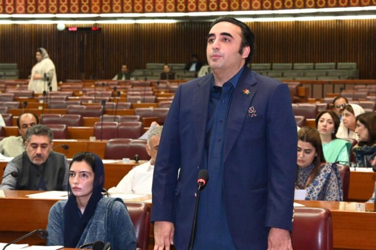 پہلے وہ لبنان پھر یمن اور اب ایران آگئے، اگر ہم نہ بولے تو وہ ہم پر آئیں گے تو کوئی بولنے والا نہیں ہوگا: بلاول