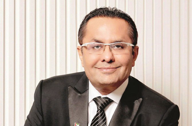کبھی ممبئی کے فٹ پاتھ پر کتابیں بیچنے والے رضوان ساجن اب دبئی میں کروڑوں روپے کمار ہے ہیں