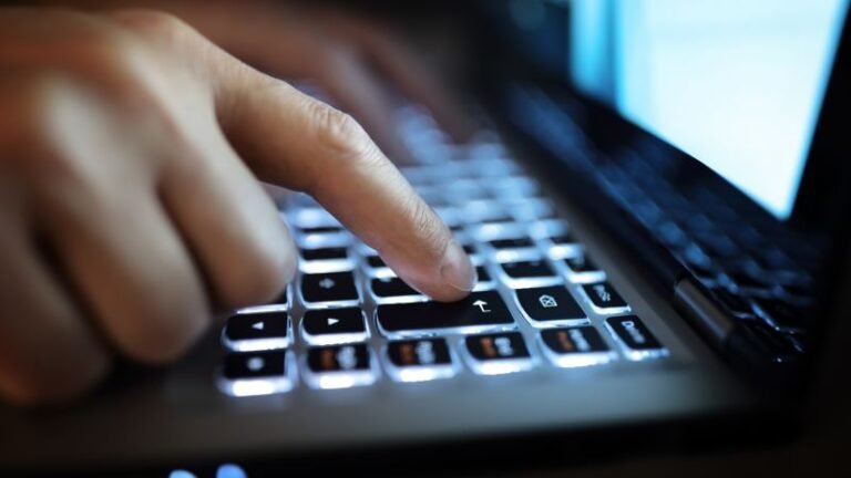 Here’s how to outsmart fake news in your Facebook feed | CNN Business