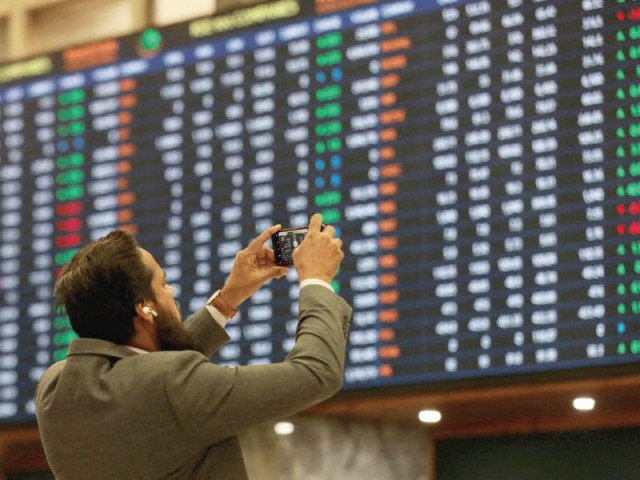PSX gives up early gains, succumbs to profit-taking | The Express Tribune