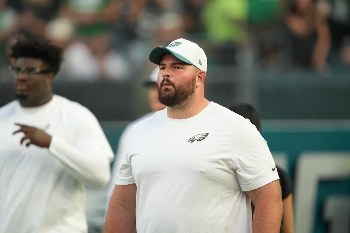 Eagles Pro Bowler Landon Dickerson to reportedly have minor knee surgery, will be week-to-week