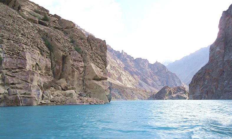 Thousands marooned in G-B as floods halt KKH repairs | The Express Tribune