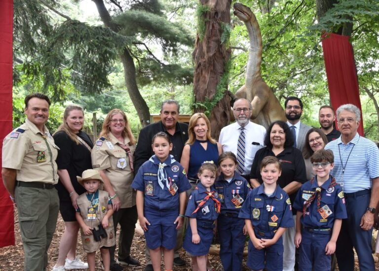 Long Island’s Center for Science welcomes 3 new life-like animatronic dinosaurs