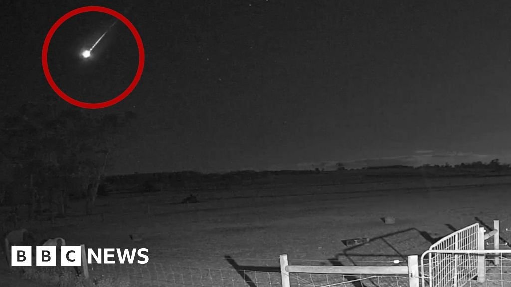 Watch: Meteor burns across Australian night sky 1 Watch: Meteor burns across Australian night sky