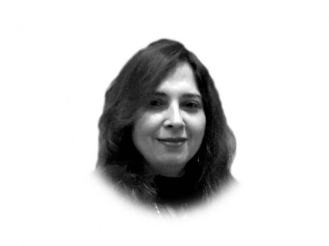 Social media and fracturing of Pakistan's political discourse | The Express Tribune