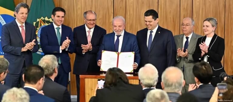 Brazil’s Lula Says Trump’s Tariffs a Crisis, But Leaves Door Open for Negotiations