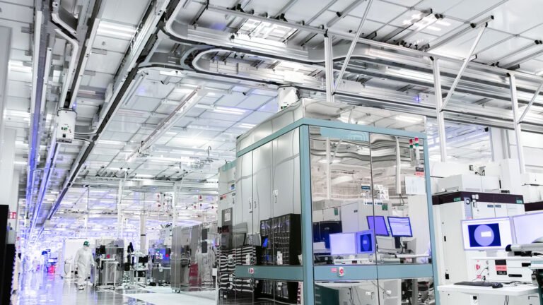 The pains of Intel: From CPU design and process technology challenges to internal clashes and political pressure