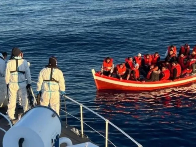 At least 20 dead in shipwreck off Italy's Lampedusa | The Express Tribune