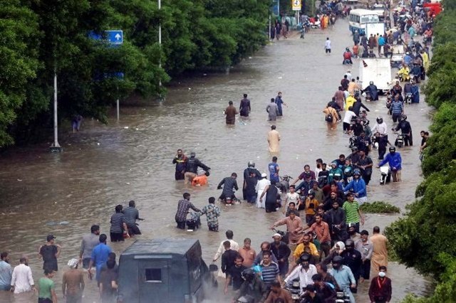 From potholes to pay cuts: Food delivery riders risk it all in monsoon season | The Express Tribune