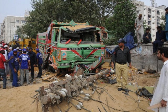 Rust in peace: Sindh cracks down on Karachi’s killer trucks | The Express Tribune