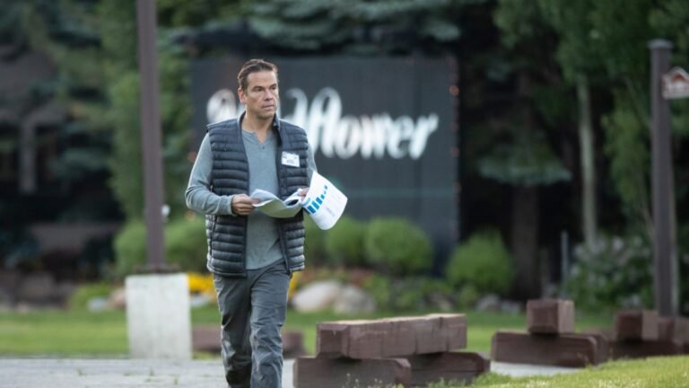 Lachlan Wins Murdoch Succession War as Siblings Take Major Buyouts, Legal Battle Settles