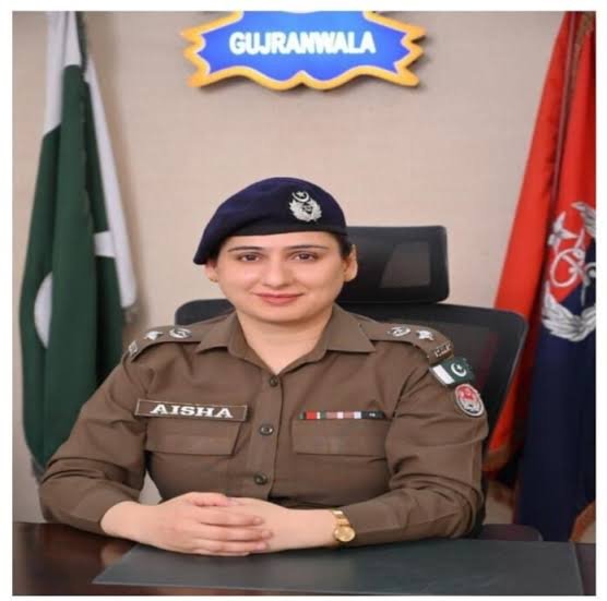 Pakistani Woman Police Officer Wins International Award