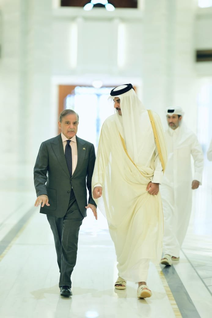 PM Shehbaz Sharif Meets Emir of Qatar, Condemns Israeli Strike on Doha
