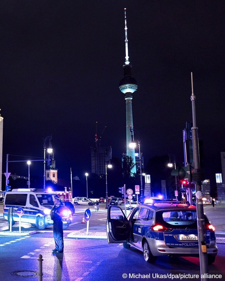 Germany: Thousands Evacuated in Berlin After WWII Bomb Discovered in Spree River