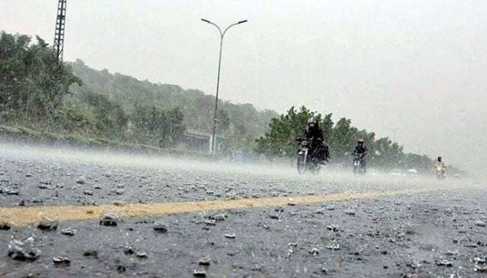 Heavy Rains Lash Islamabad; Flood Alert Issued for Nullah Lai