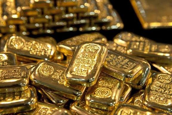 Gold prices rise in global and local markets