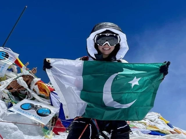 British-Pakistani climber summits Manaslu peak | The Express Tribune