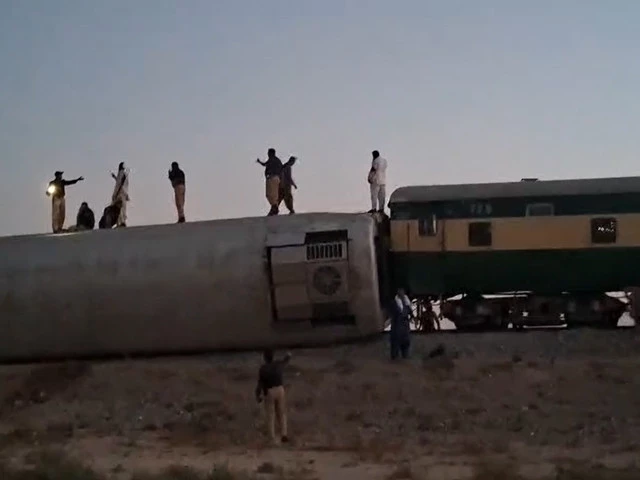 Blast derails Jaffar Express in Balochistan’s Mastung, injures a dozen passengers | The Express Tribune