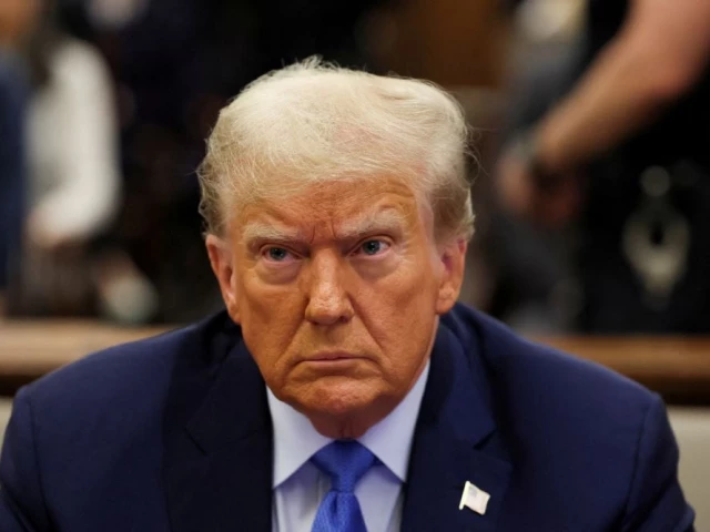 Trump warns Venezuela of ‘incalculable’ cost over migrant dispute | The Express Tribune