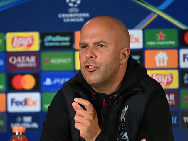 Slot challenges Liverpool players to 'give their all' against Galatasaray | The Express Tribune