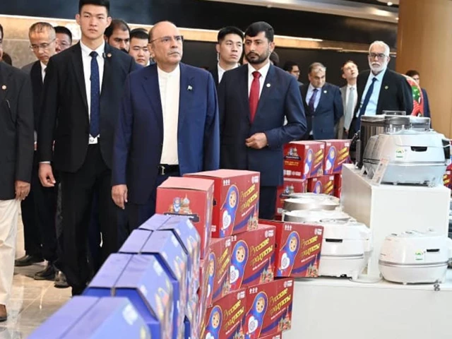 President Zardari visits Kashgar Free Trade Zone, stresses on deeper Pak-China economic ties | The Express Tribune