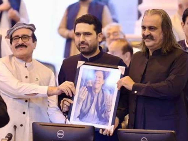 Afridi elected K-P CM amid boycott | The Express Tribune