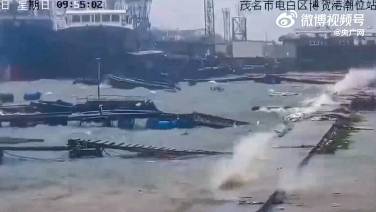 High waves hit the coastal city of Maoming in Guangdong province ahead of Typhoon Matmo’s arrival. Photo: CCTV
