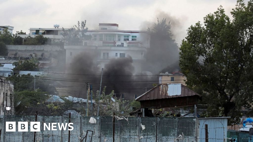 Godka Jilicow: Al-Shabab militants dress as soldiers to storm Somali jail