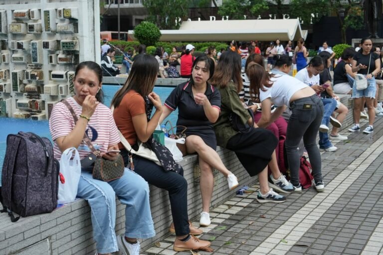 The monthly food allowance for helpers will remain unchanged at no less than HK$1,236 if employers do not provide free food, according to the government. Photo: Sun Yeung