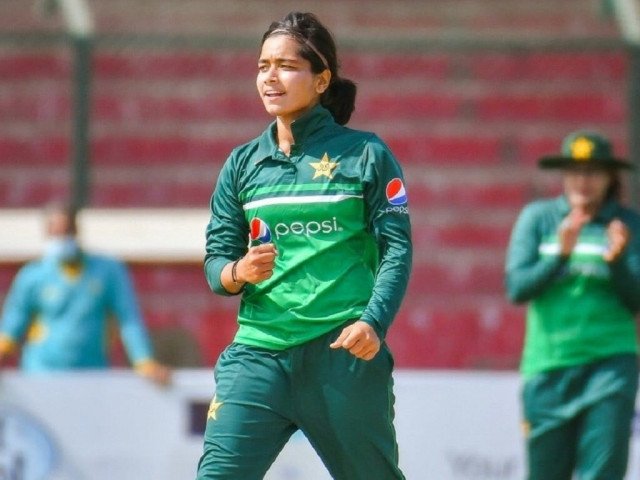 Outside noise doesn’t matter: Fatima Sana | The Express Tribune