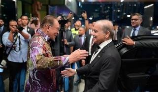 Prime Minister Shehbaz Sharif Receives Warm Welcome from Anwar Ibrahim on Arrival in Kuala Lumpur