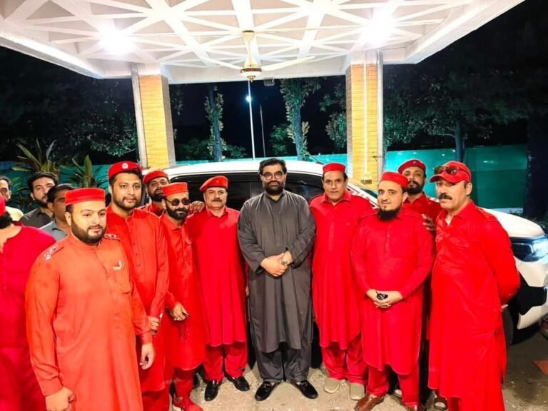 ANP Chief Aimal Wali Arrives at Parliament Under Heavy Guard of Red-Clad Party Security