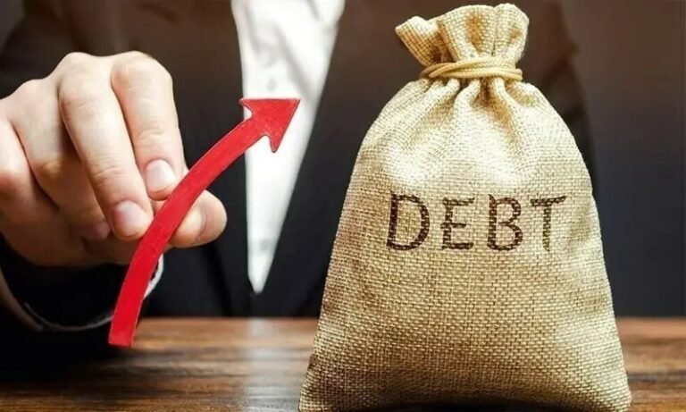 Pakistan’s Total Debt Falls by Rs 430 Billion in Two Months