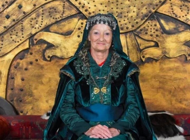 Scottish Woman Converts to Islam After Being Inspired by Turkish Drama “Kuruluş Osman”
