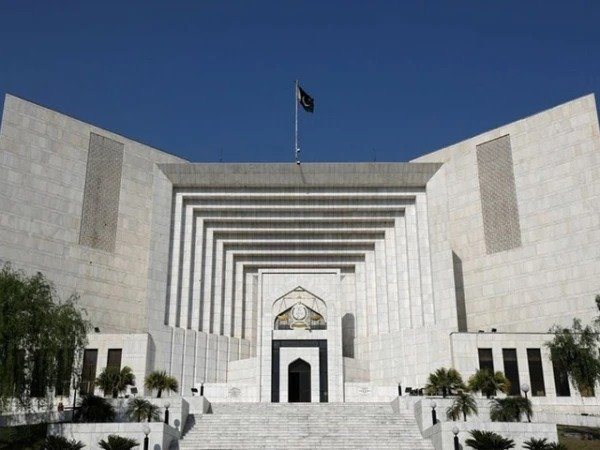 Supreme Court Judges Voice Sharp Remarks During Hearing of 26th Amendment Case in Pakistan