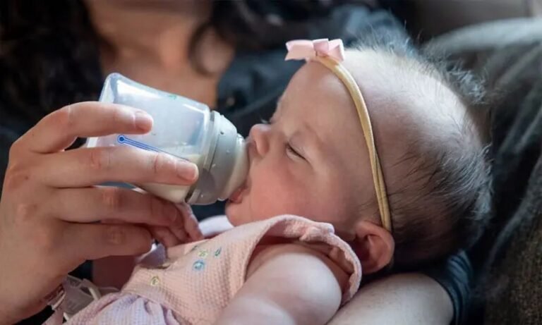 Pakistan Losing $2.8 Billion Annually Due to Decline in Breastfeeding, Health Minister Warns