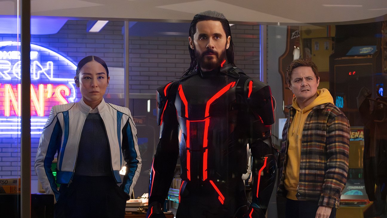 Box Office: ‘Tron’ in Trouble With $35M-$37M Opening, ‘Roofman’ Looking at Soft $8M Bow