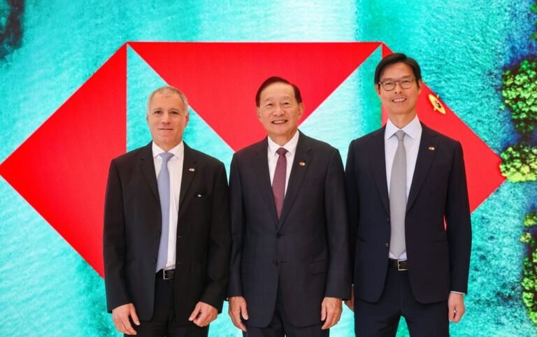 HSBC’s top executives after announcing the bank’s plan to privatise Hang Seng Bank on October 9, 2025. (Left to right) Group CEO Georges Elhedery; Peter Wong Tung-shun, Chairman of The Hongkong and Shanghai Banking Corporation Limited and David Liao, Co-CEO of Asia and Middle East. Photo: Jelly Tse