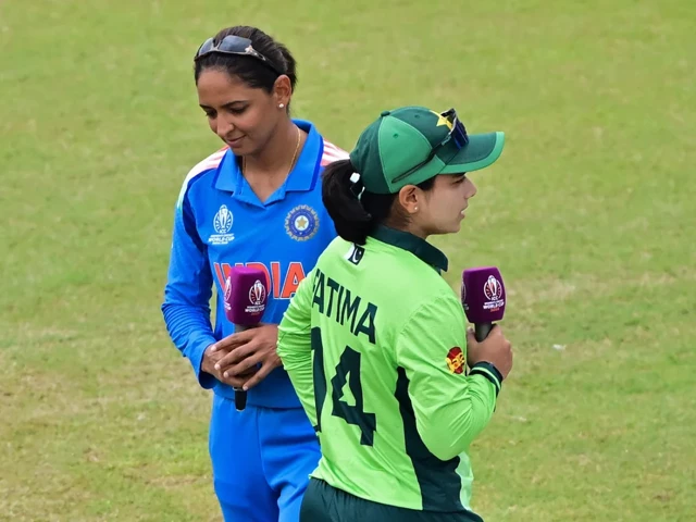 Tension lingers as India and Pakistan skip handshake in women's World Cup | The Express Tribune