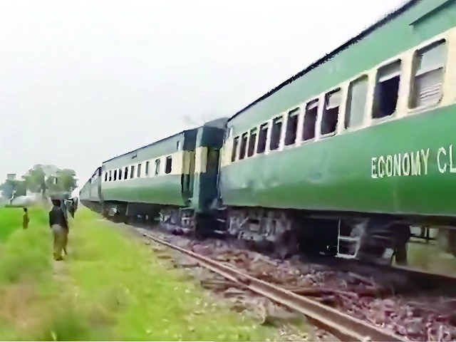 Jaffar Express targeted again in Shikarpur | The Express Tribune