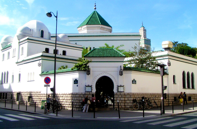 France: Man Tears Up Multiple Copies of the Qur’an Inside Mosque