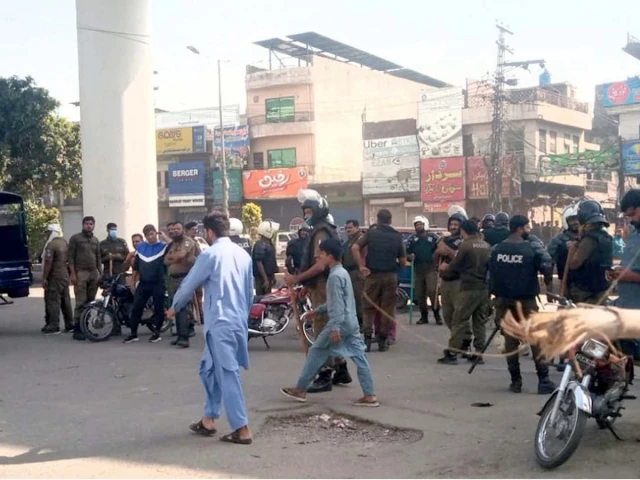 Police told to hide identity, avoid wearing uniforms in Lahore | The Express Tribune