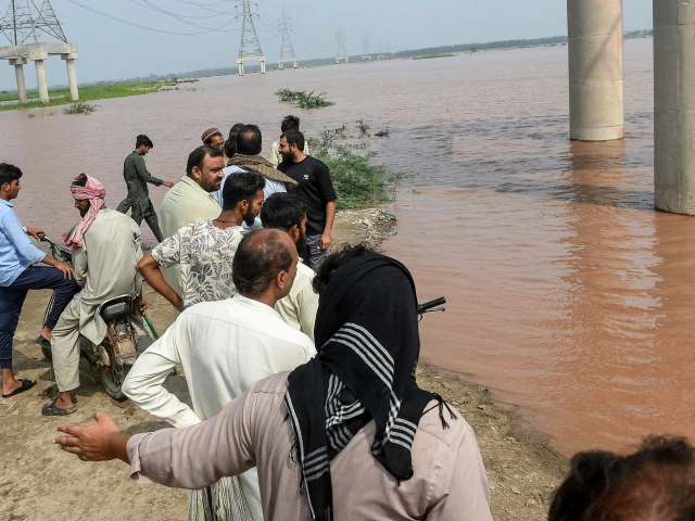 Fish farming takes the hit | The Express Tribune